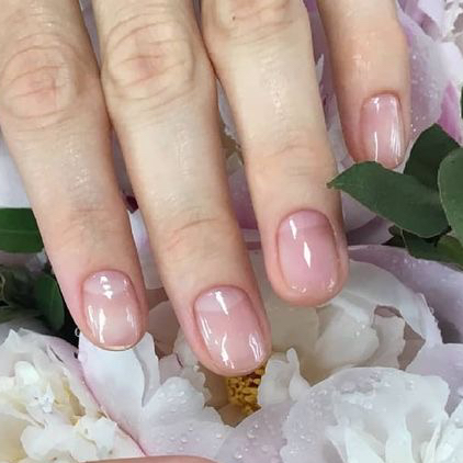 Маникюр с лечебным лаковым покрытием