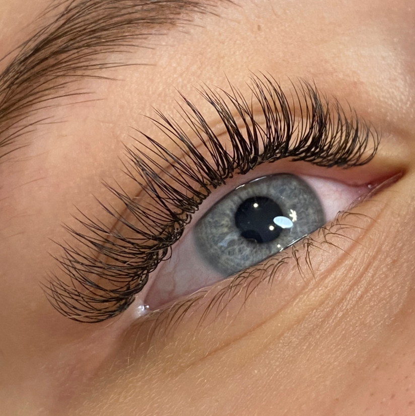 Наращивание ресниц Классический объем