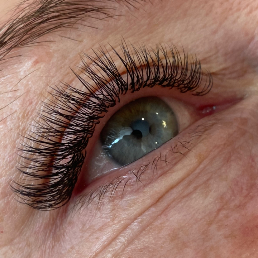 Наращивание ресниц  1,5D объем