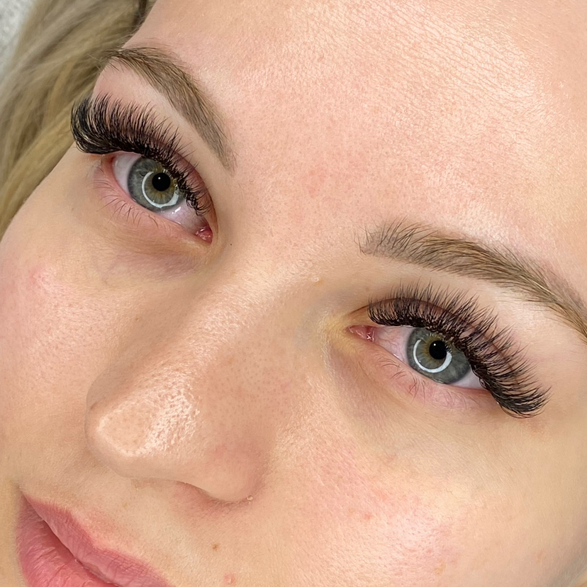 Наращивание ресниц    2,5 D объем