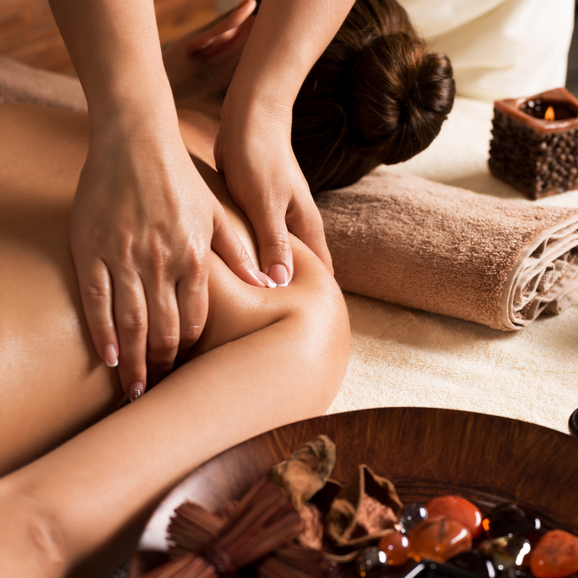 Женский массаж спины (30 минут)