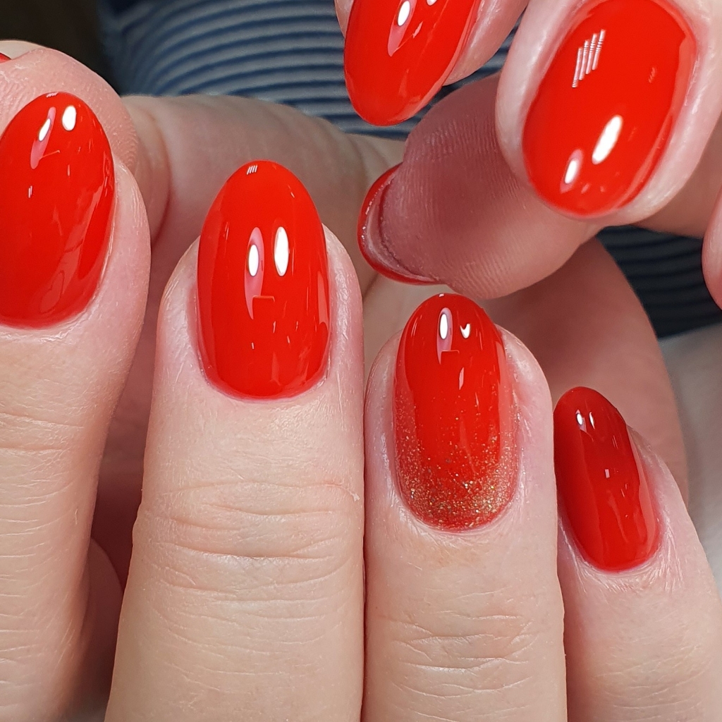 Маникюр с покрытием гель-лак однотон( только с 18 лет)
Кабинет 8