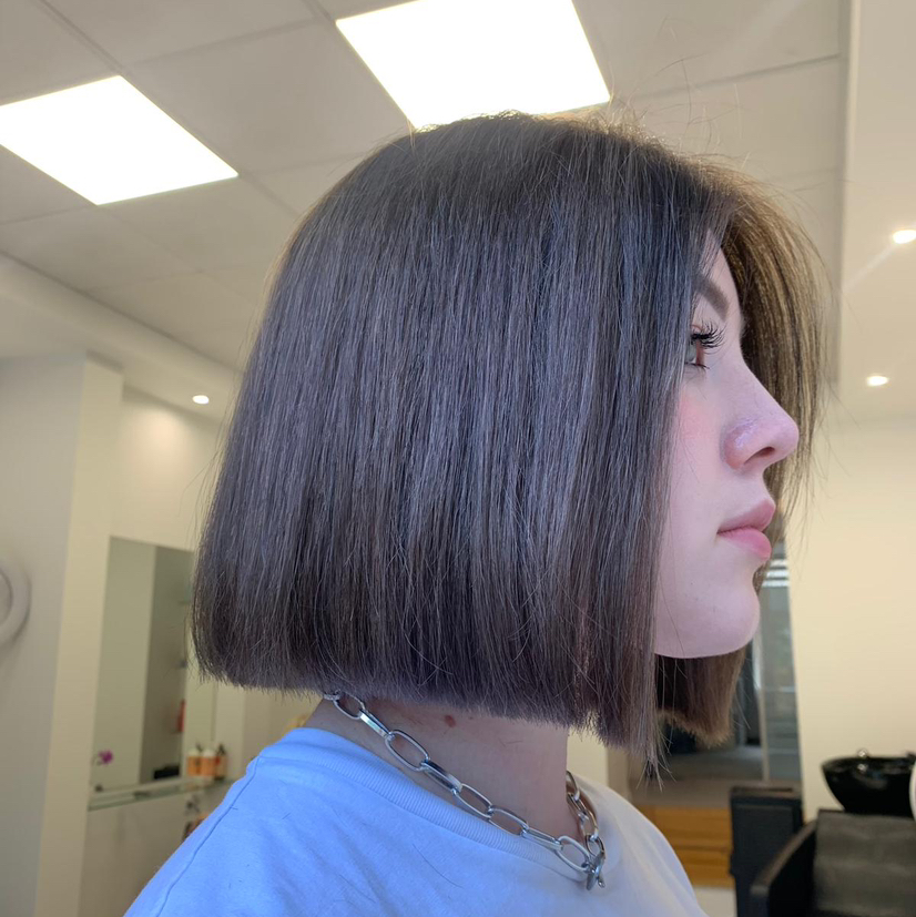 Matu griešana pie krāsošanas