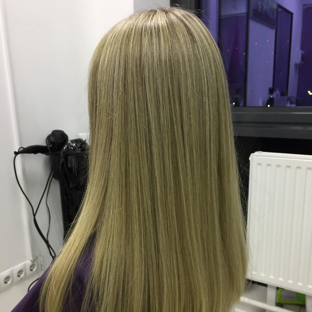 Мелирование,стрижка.