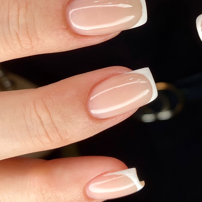 Маникюр с покрытием гель-лак + «френч»