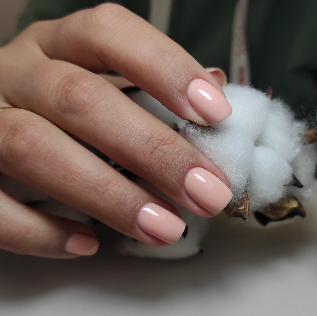 Аппаратный маникюр с укреплением и покрытием Гель-лак