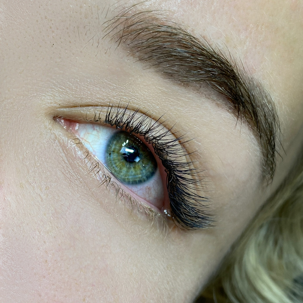 Наращивание ресниц «Классика»