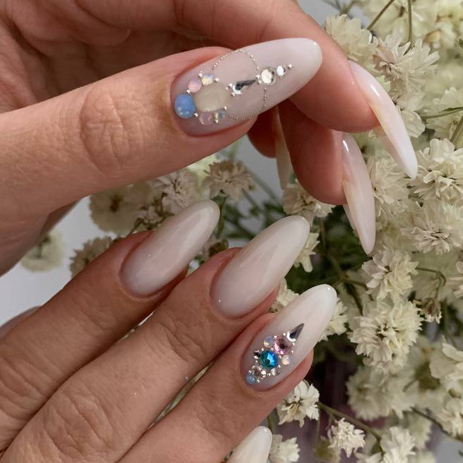 Наращивание ногтей