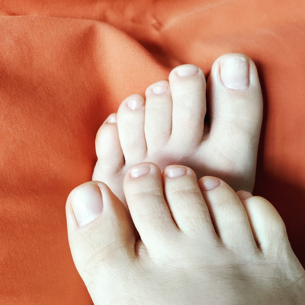 Гигиенический педикюр (пальчики)