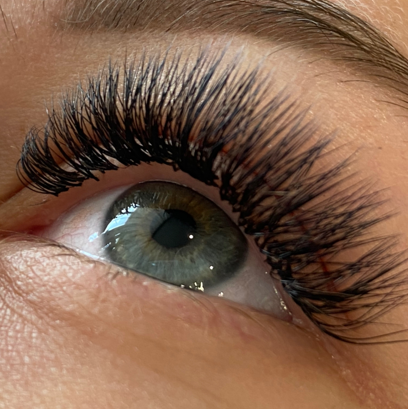 Наращивание ресниц   4D объем