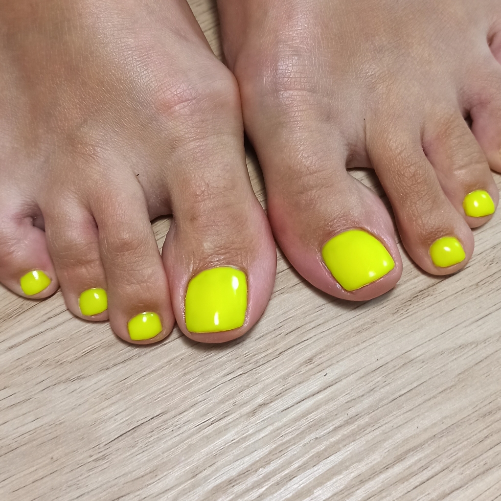 Педикюр с покрытием гель-лаком (пальчики)