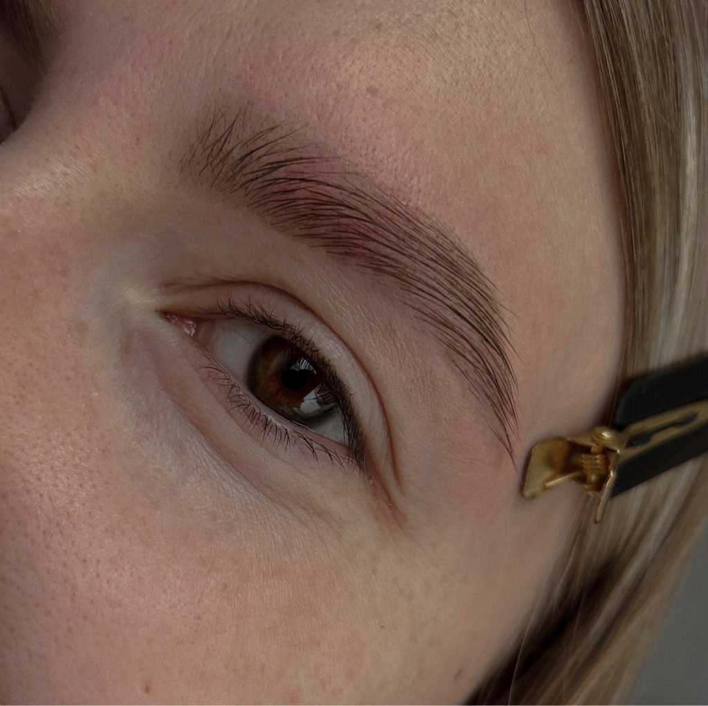 Оформление и окрашивание бровей