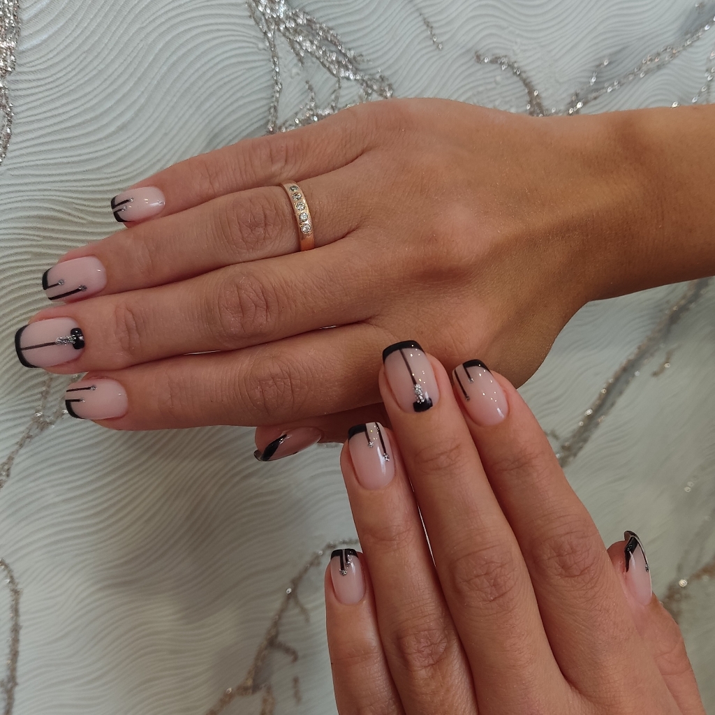 Маникюр с покрытием френч, омбре, втирка