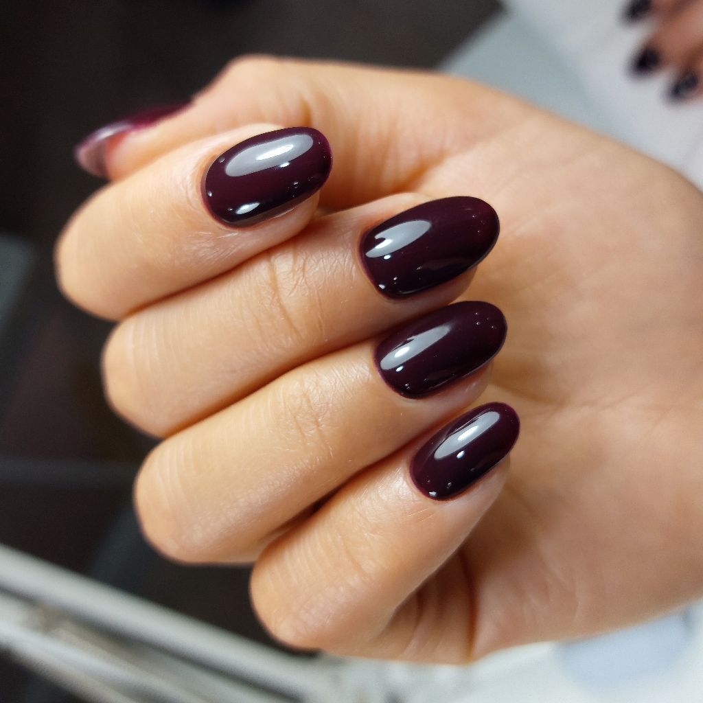 Маникюр с однотонным покрытием (снятие входит в стоимость)