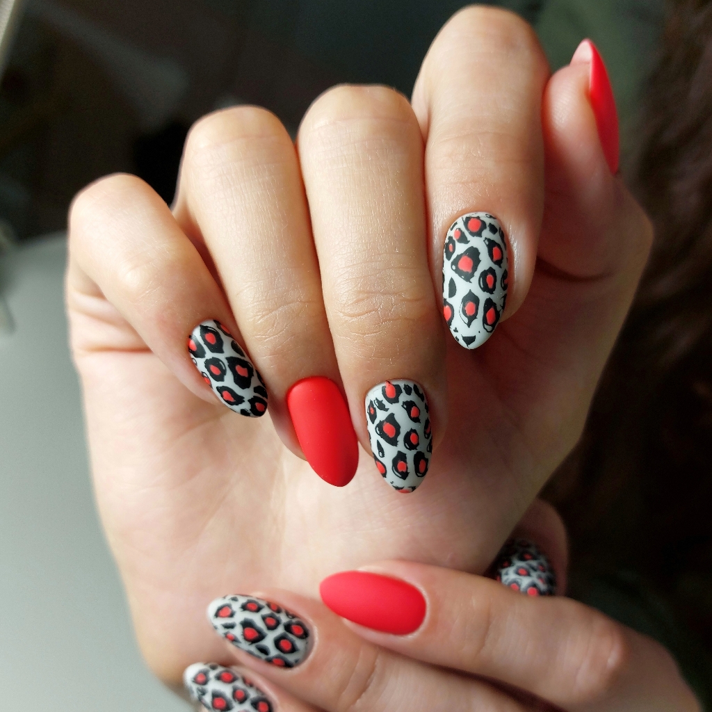 Маникюр с покрытием+укрепление акригелем, гелем, наращивание, дизайн более 2 пальцев, укрепление акригелем+ покрытие