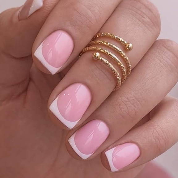 Маникюр с покрытием+(френч, укрепление длинны акрил.пудрой или гелем, дизайн 2 пальцев)