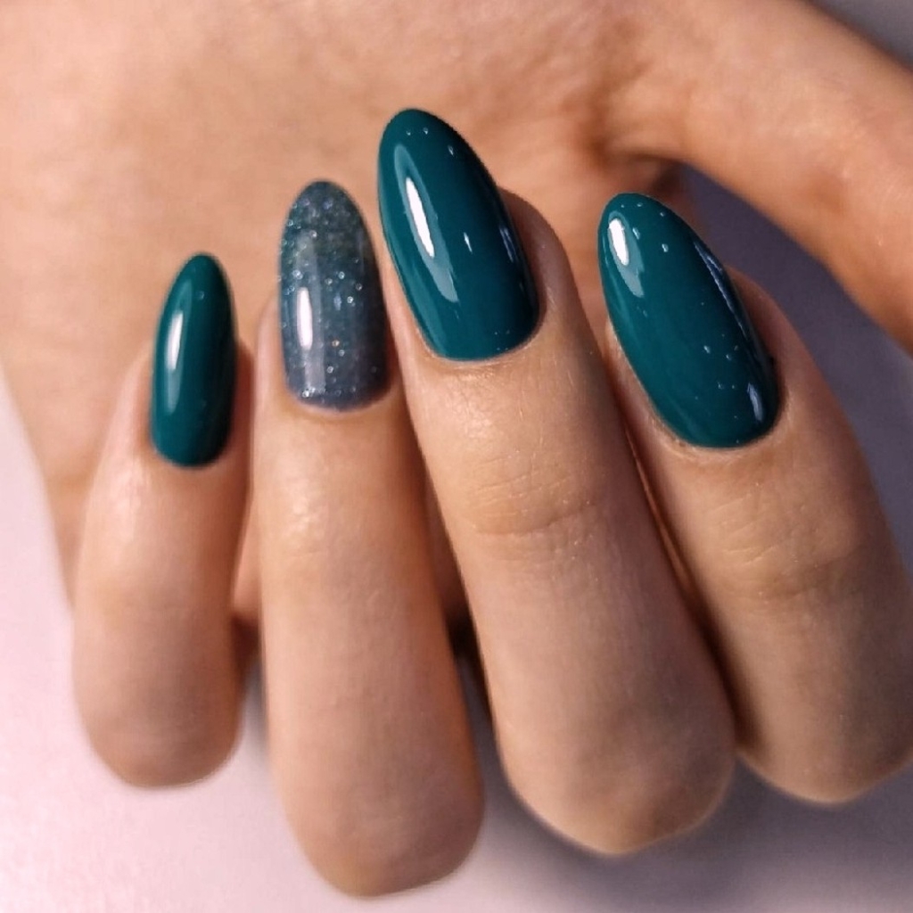 Маникюр с покрытием гель-лаком