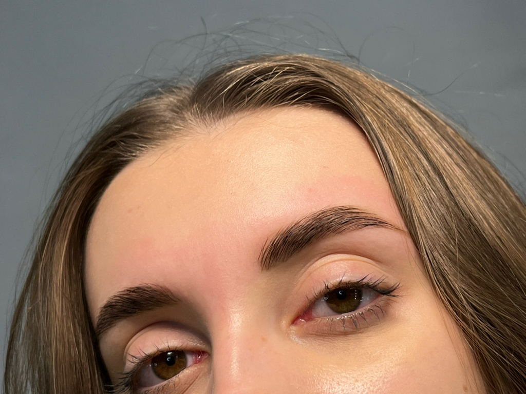 Бережное осветление бровей + коррекция + уход + тонирование по желанию