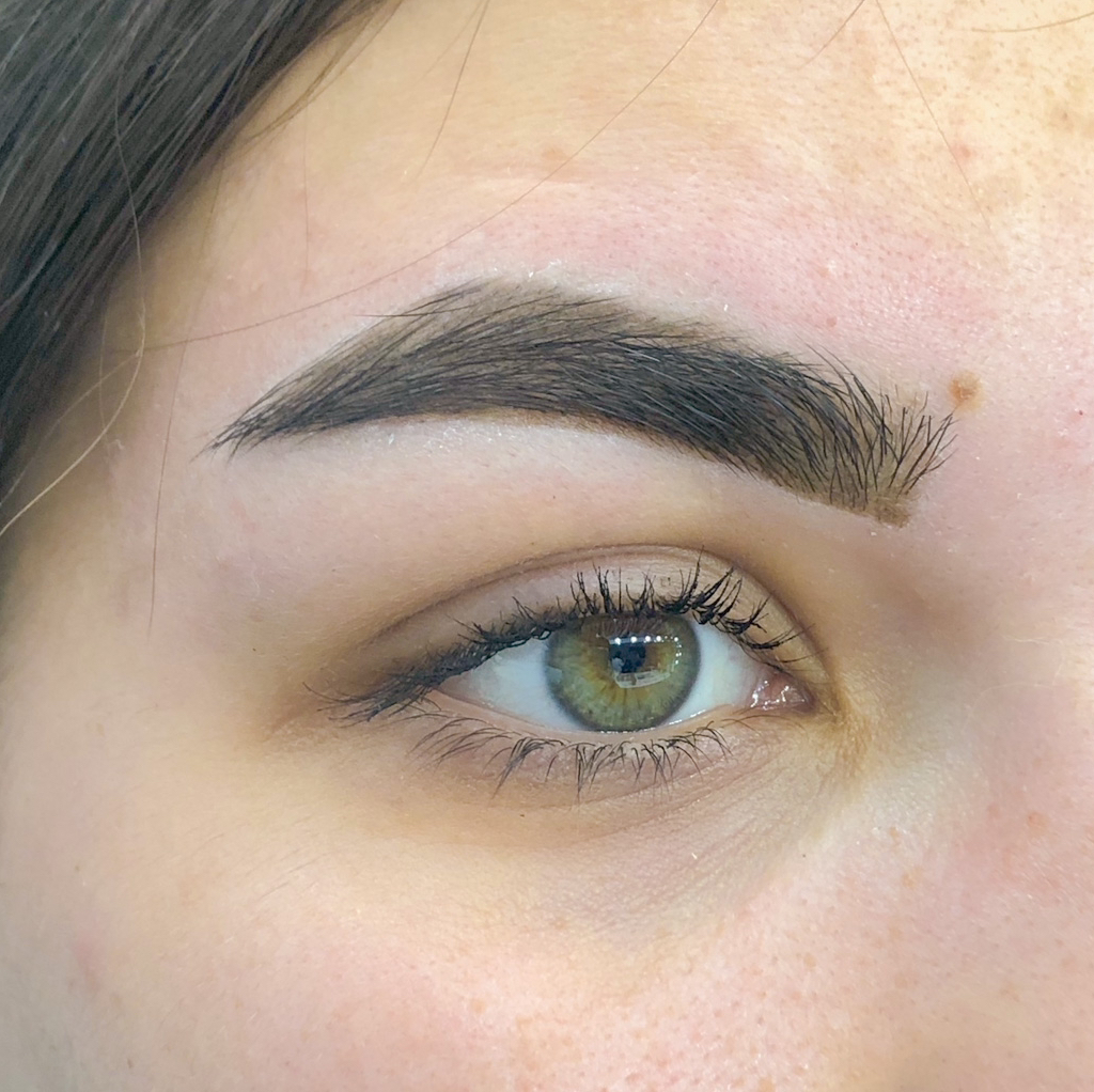 Окрашивание бровей