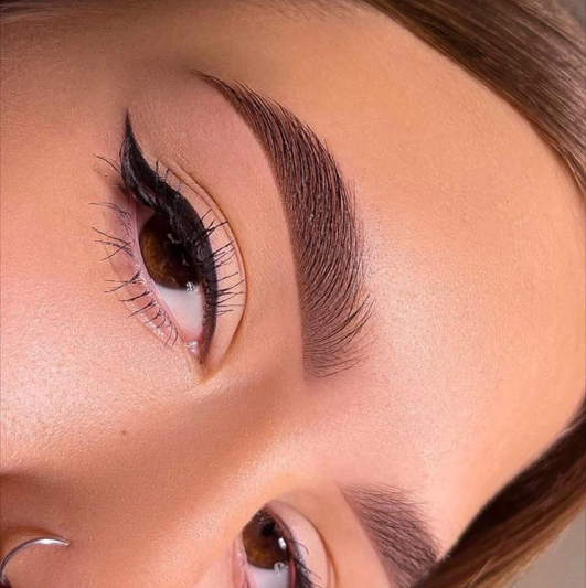 Покраска ресниц и бровей + коррекция бровей