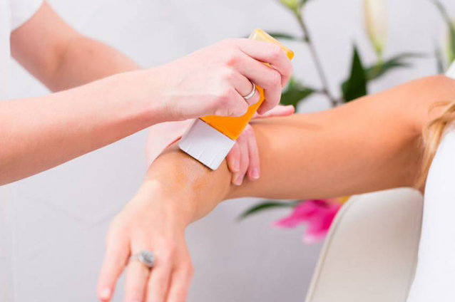 Депиляция воском руки полностью
