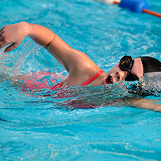 Детская сплит-тренировка в бассейне