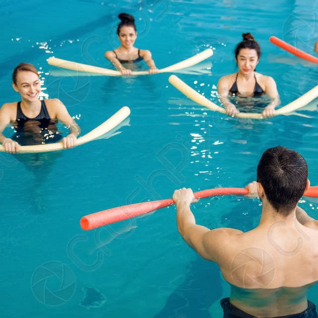 Трио в бассейне