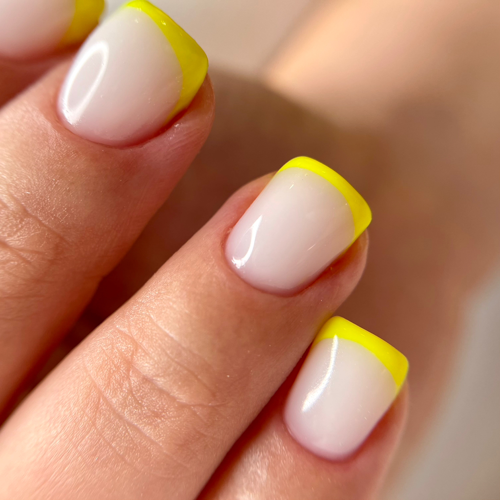 Маникюр комби + выравнивание ногтевой пластины + гель лак (френч, аэрография 4 ногтей, растяжка блестками,втирка )