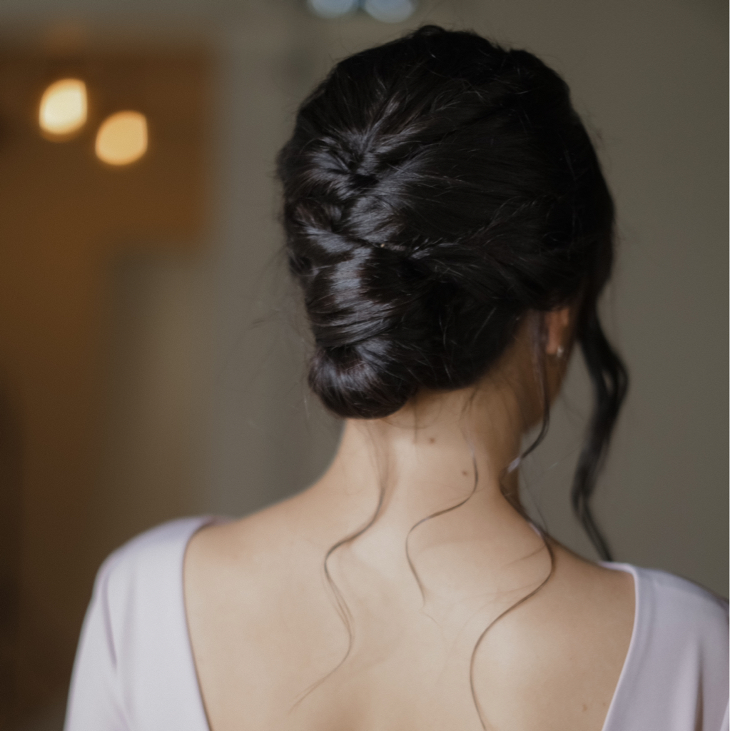 Собранная прическа