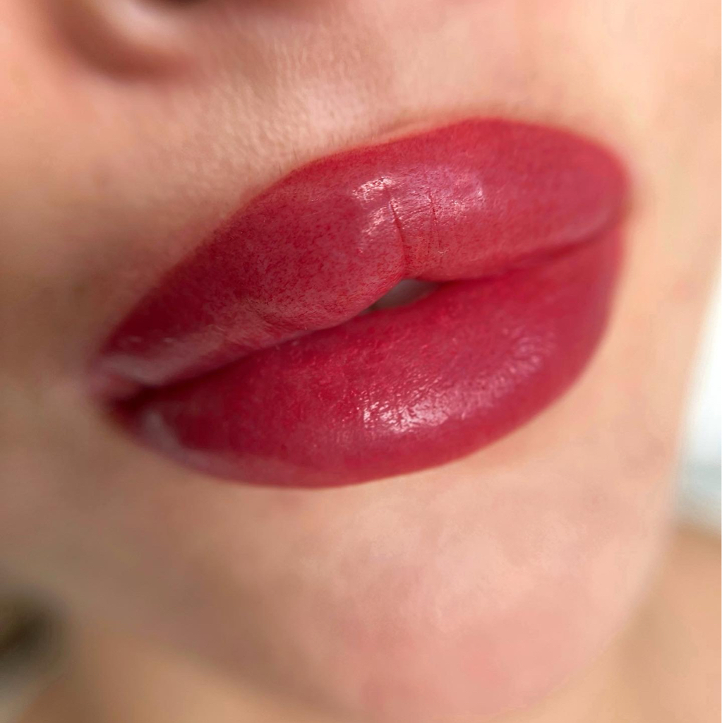 Перманентный макияж губ