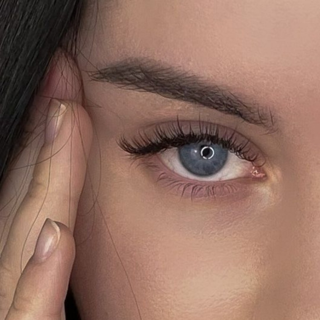 Наращивание ресниц классическое