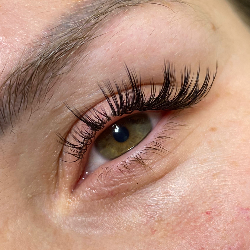 Эффект накладных ресниц