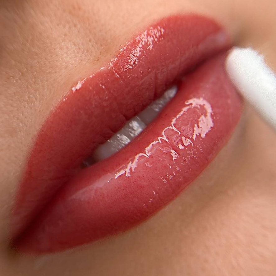 Перманентный макияж губ