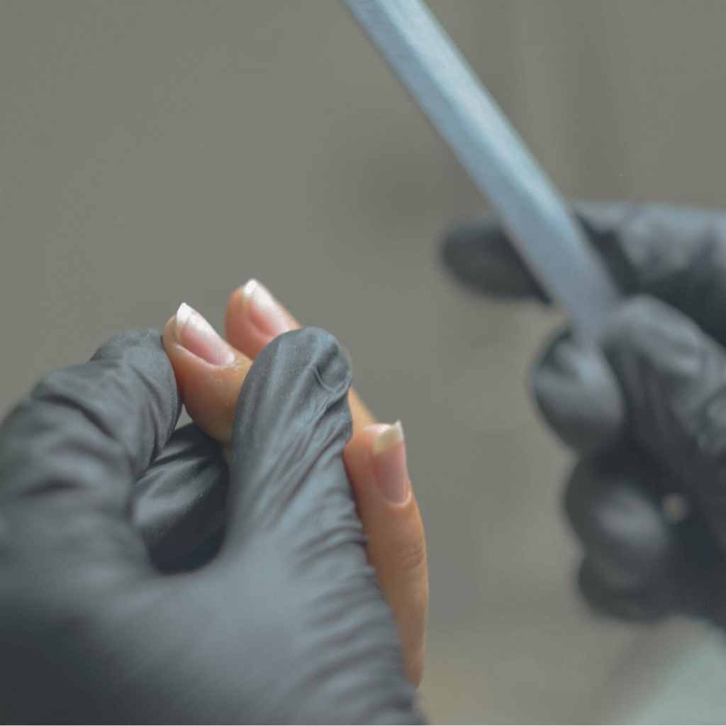 5. Снятие + маникюр + покрытие обычным прозрачным лаком (лечебным)