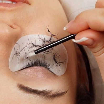 Снятие наращенных ресниц