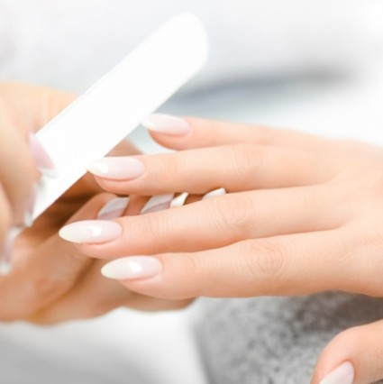 Коррекция искусственных ногтей