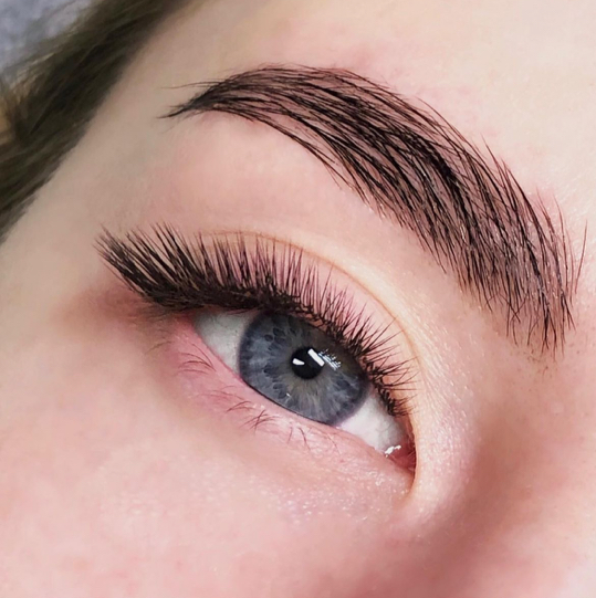 Классический объем наращивания ресниц : Ведущий мастер