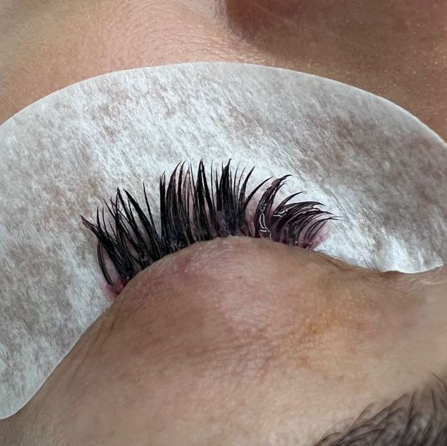 Снятие наращенных ресниц