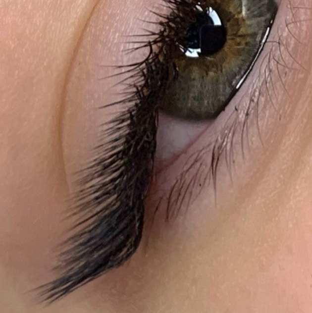 3D обьем наращивания ресниц : Ведущий мастер