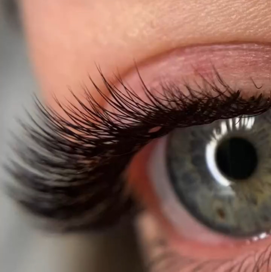 1.5 D Обьем наращивания ресниц: Ведущий мастер