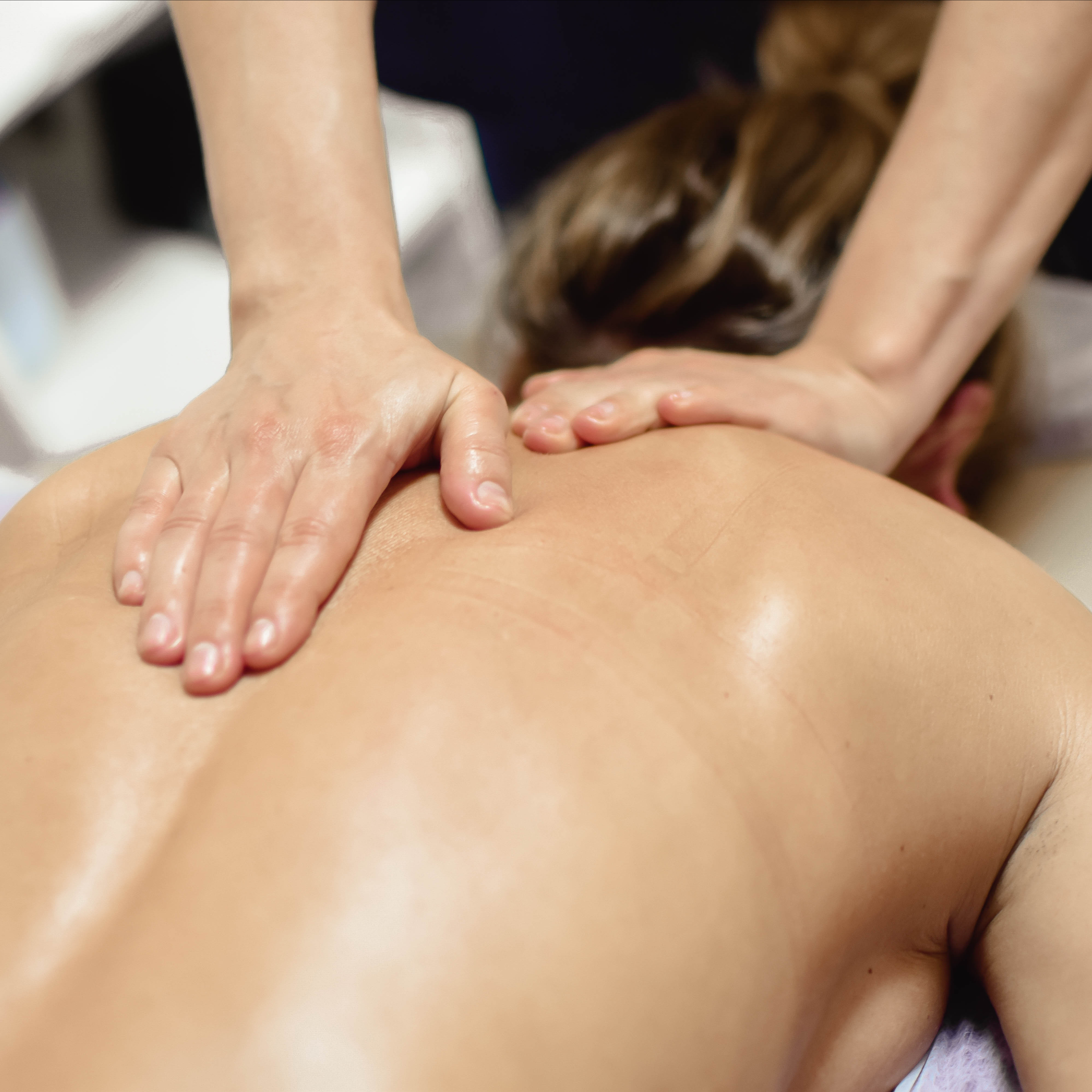 Массаж шейно-воротниковой зоны