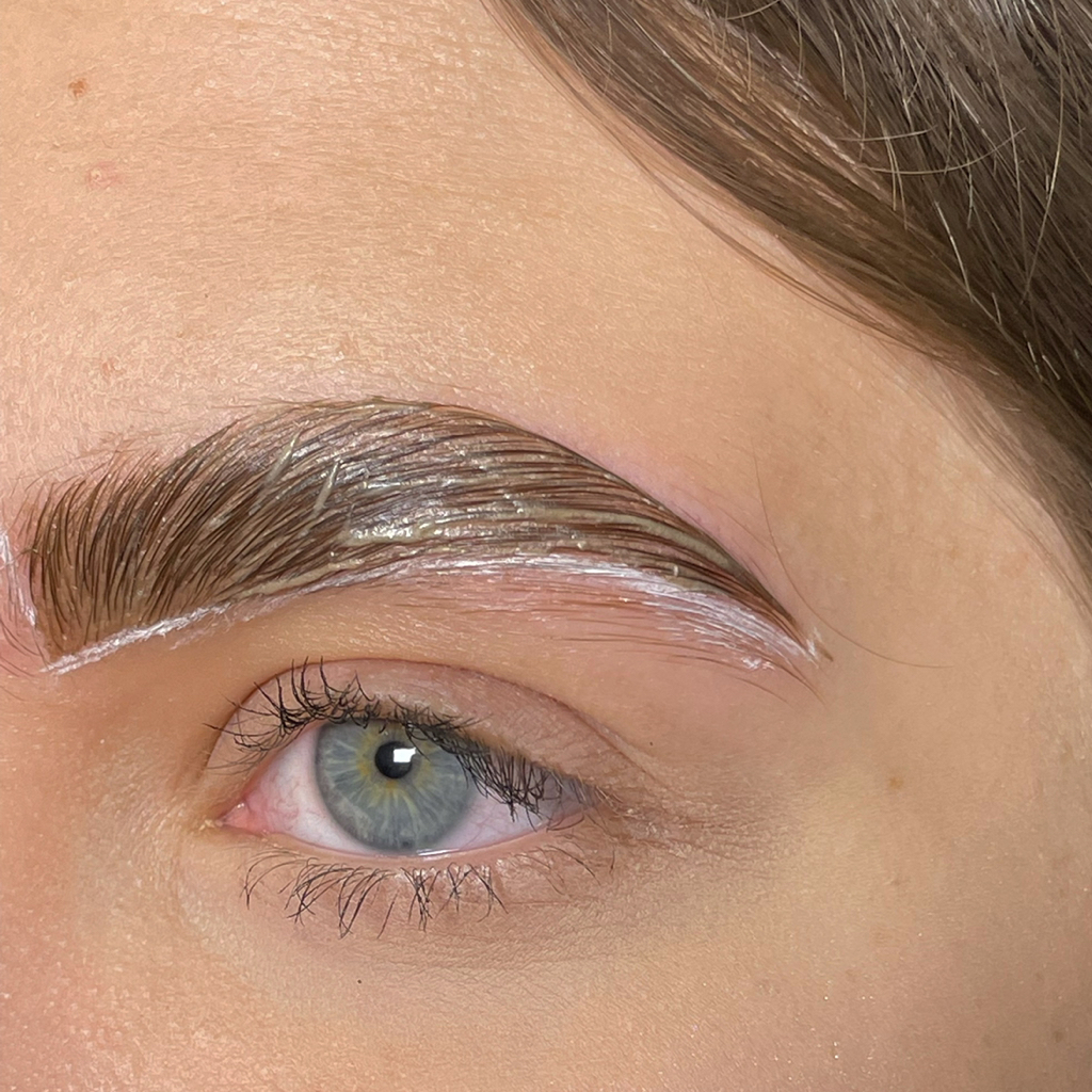 Окрашивание бровей