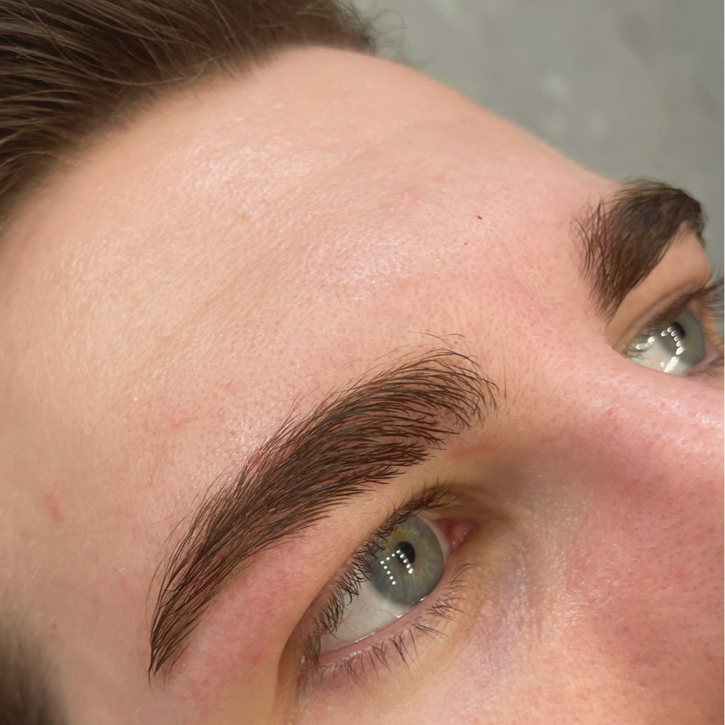 Мужская коррекция бровей