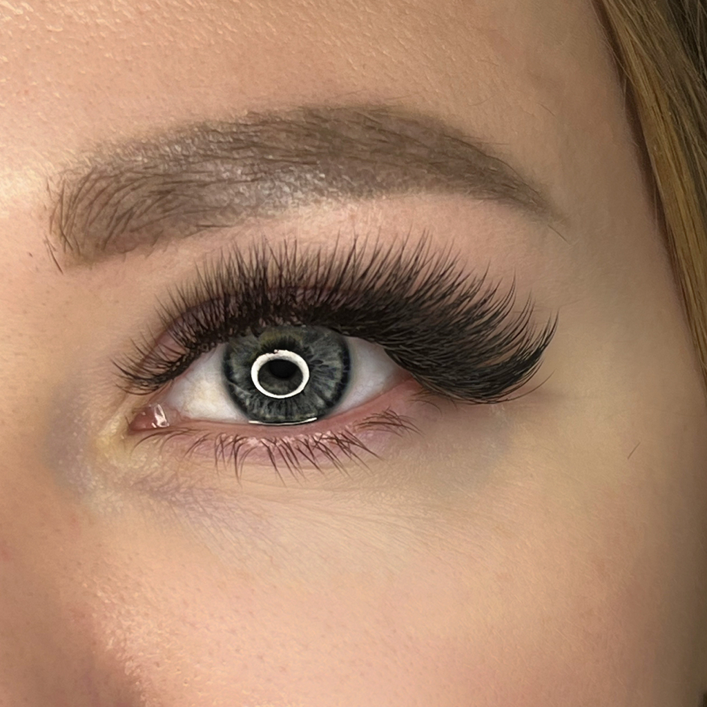 Наращивание ресниц 3Д