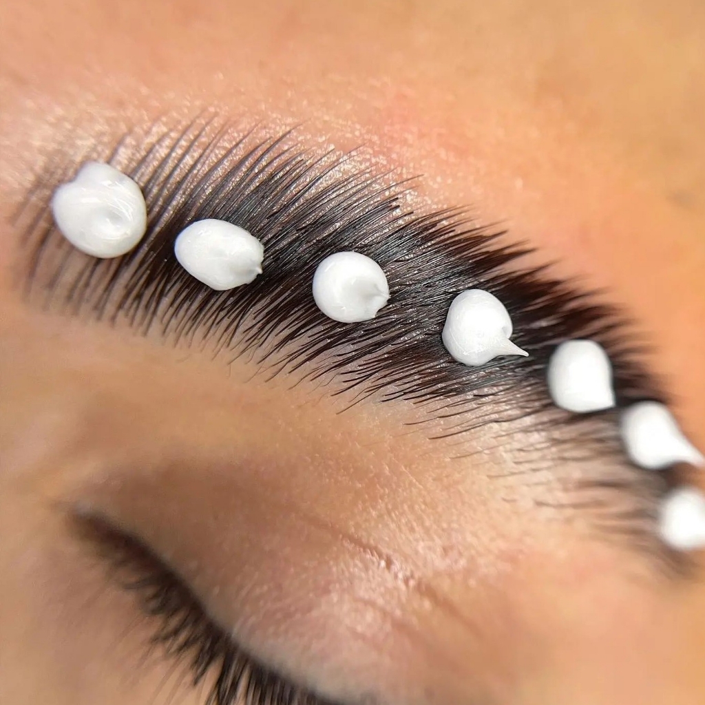 Ламинирование бровей комплекс с оформлением и окрашиванием