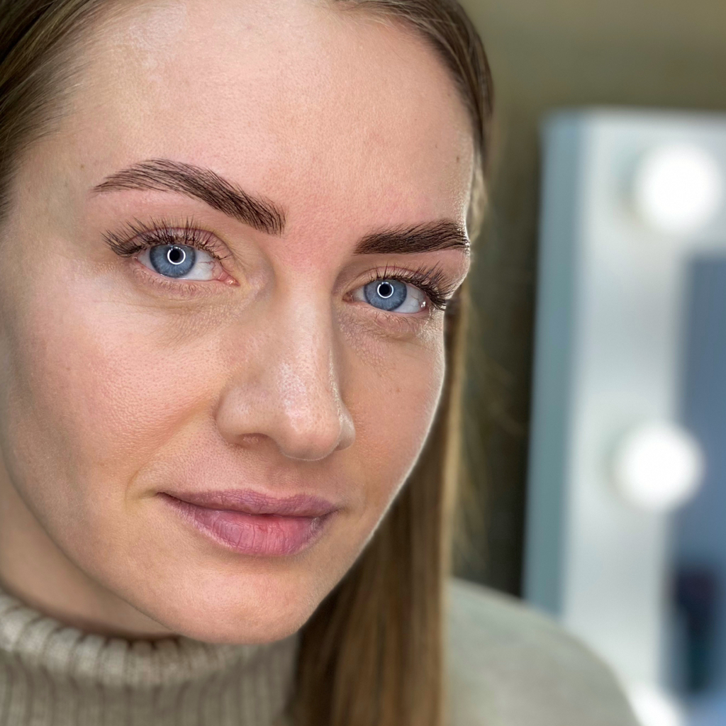 Снятие наращенных ресниц