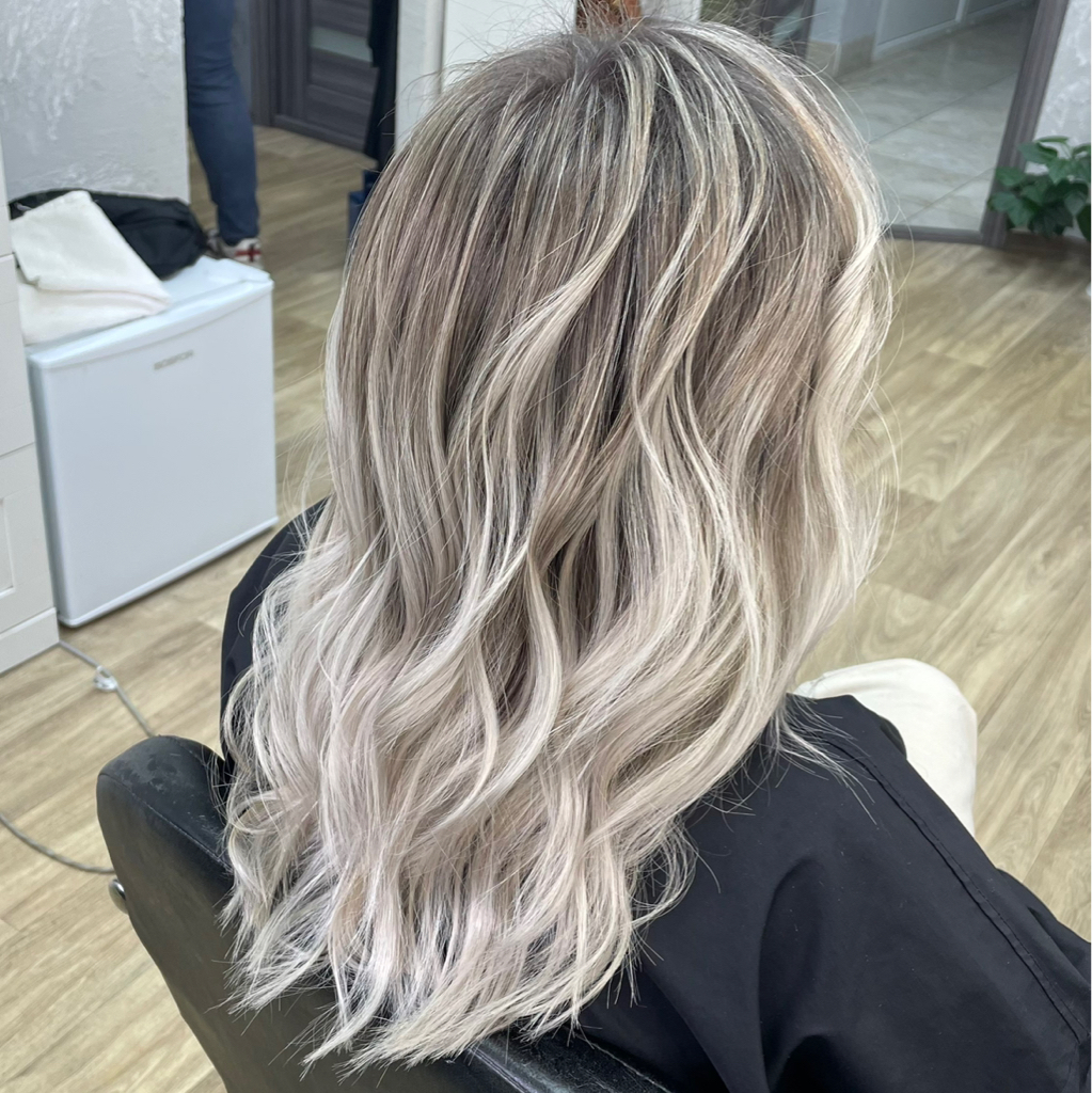 Растяжка цвета + уход + стрижка (длина до лопаток)