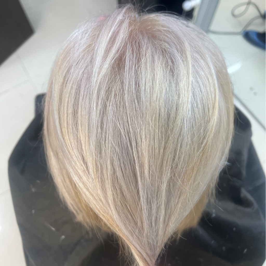 Total blond корни (до плеч)