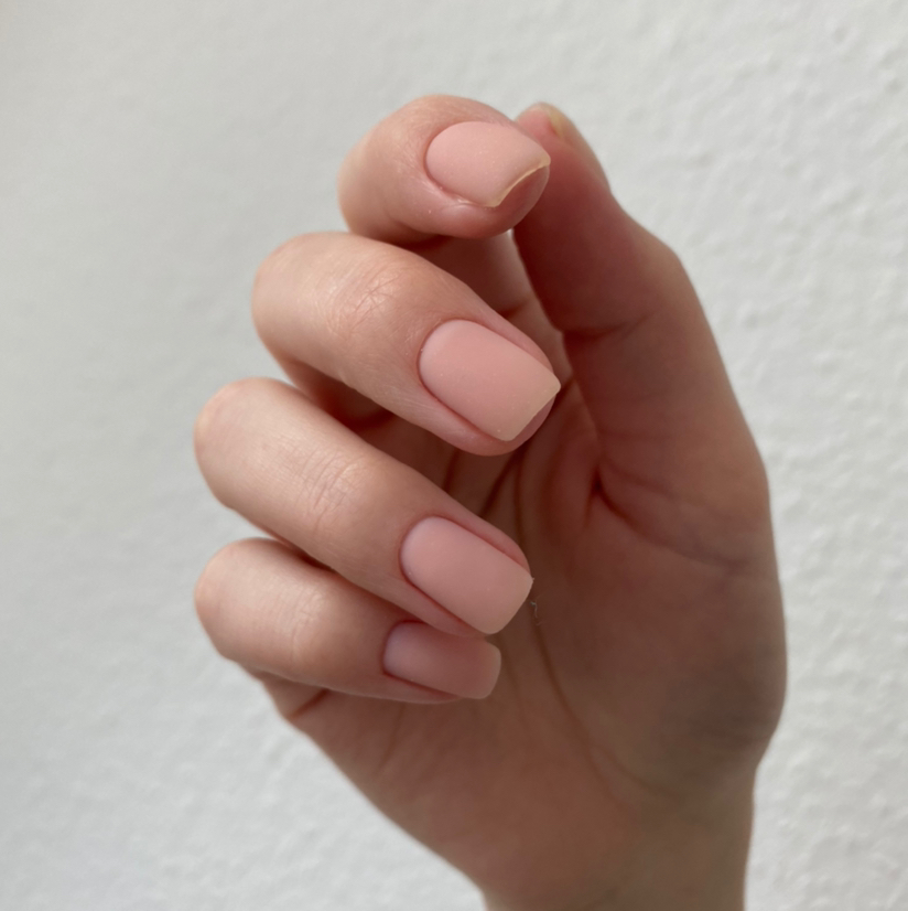 Маникюр с однотонным покрытием (без укрепления)