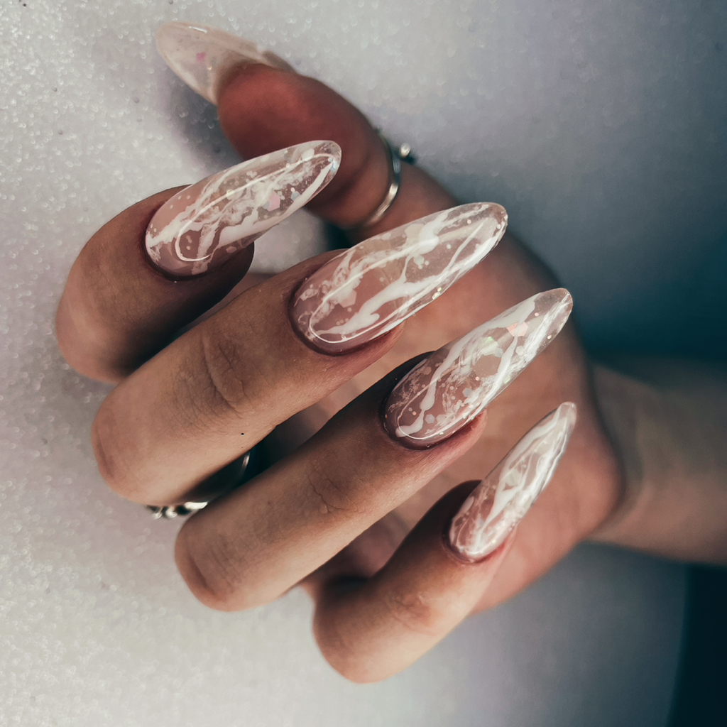 Коррекция ногтей гелем ОДНОТОН без дизайна. С выпиливанием натур.ногтя. во избежание отслоек.